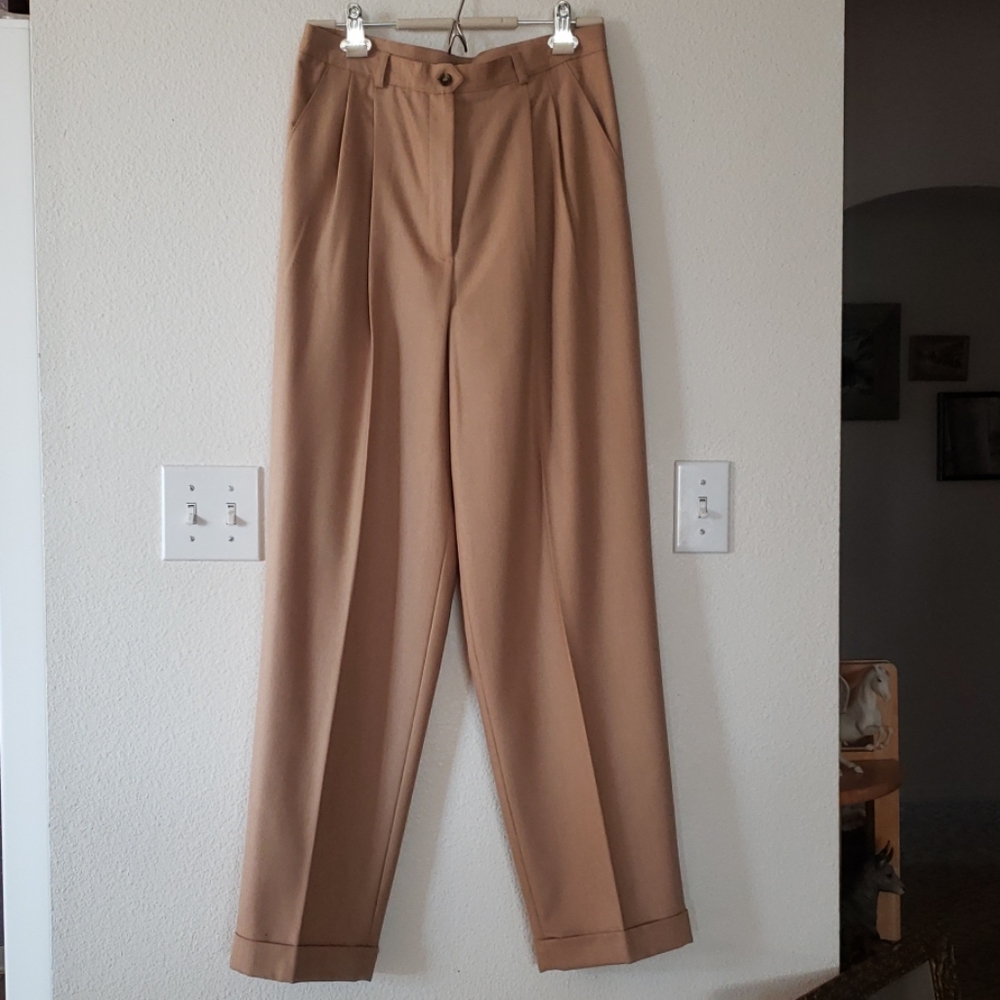 Beautiful pleated taupe/ khaki 100% wool slacks.